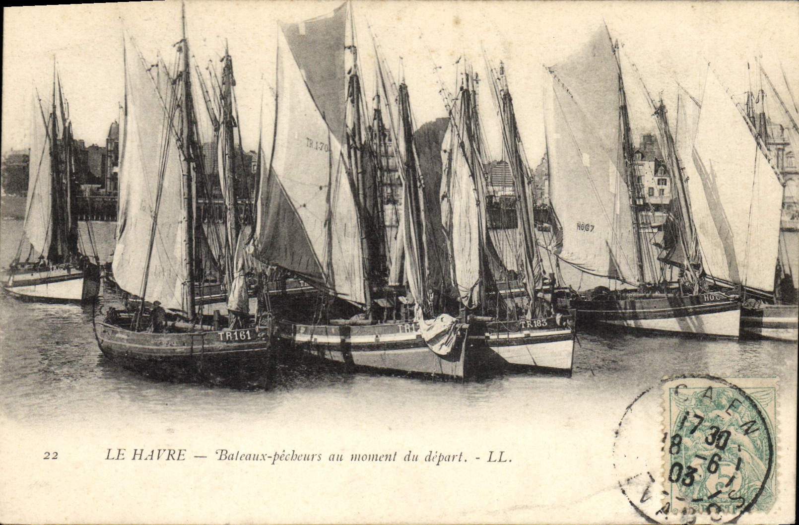 CPA Bateau de Peche le Havre Bateaux pecheurs au moment du depart