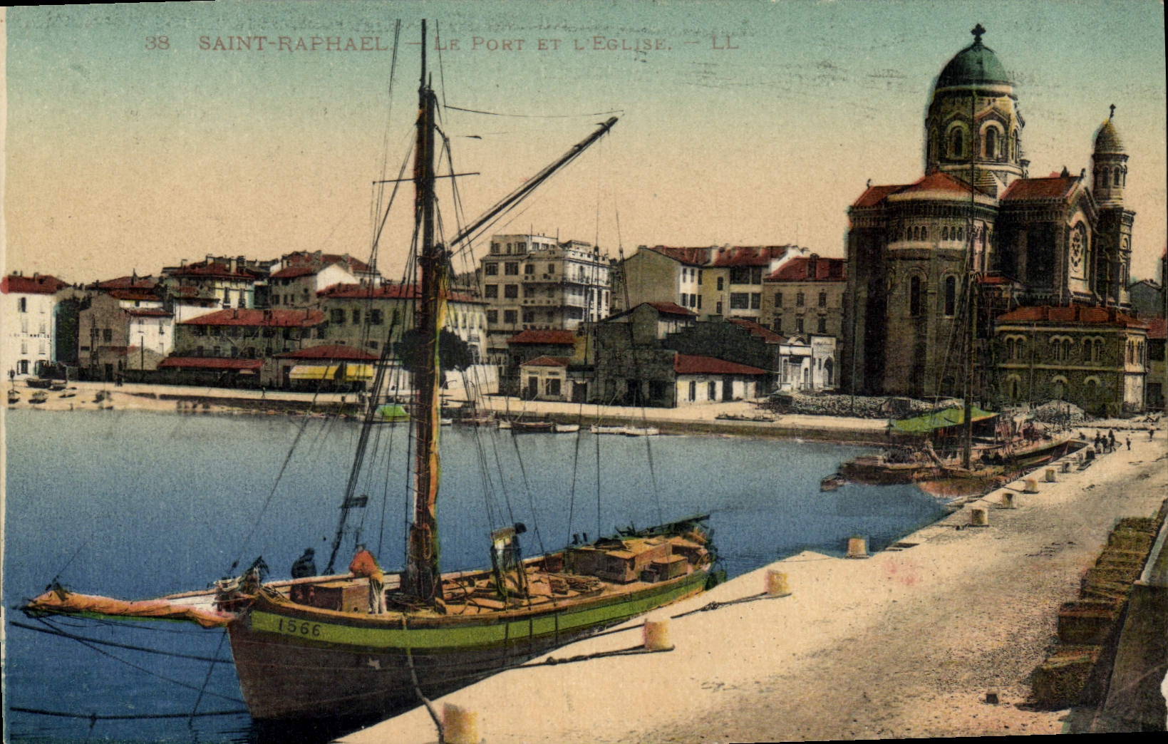 Saint-Raphaël — Le Port et l'Église — LL