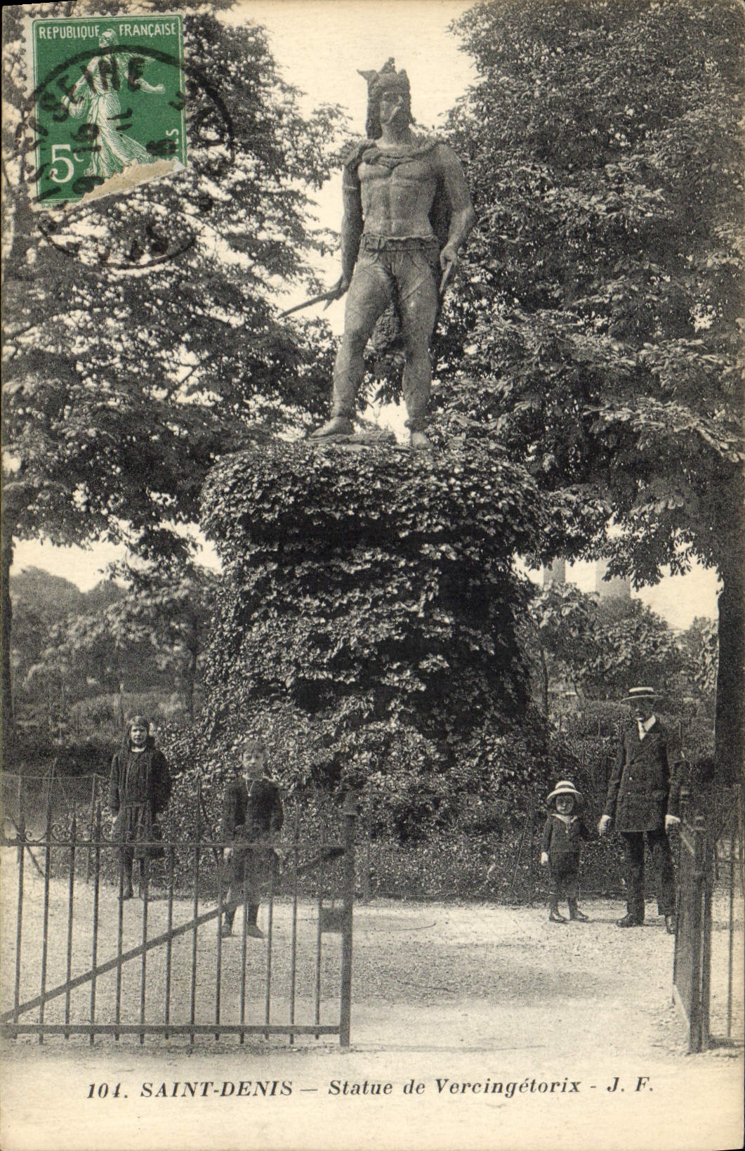CPA Saint Denis Statue de Vercingetorix