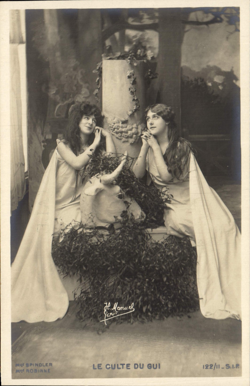 Le Culte du Gui — scène de spectacle — H. Manuel, 122/11 S.I.P.