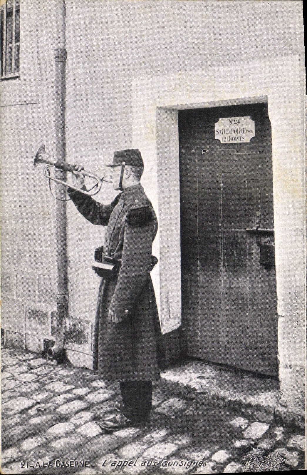 La Caserne — L'appel aux consignes — Éditeur Strecker, Nantes