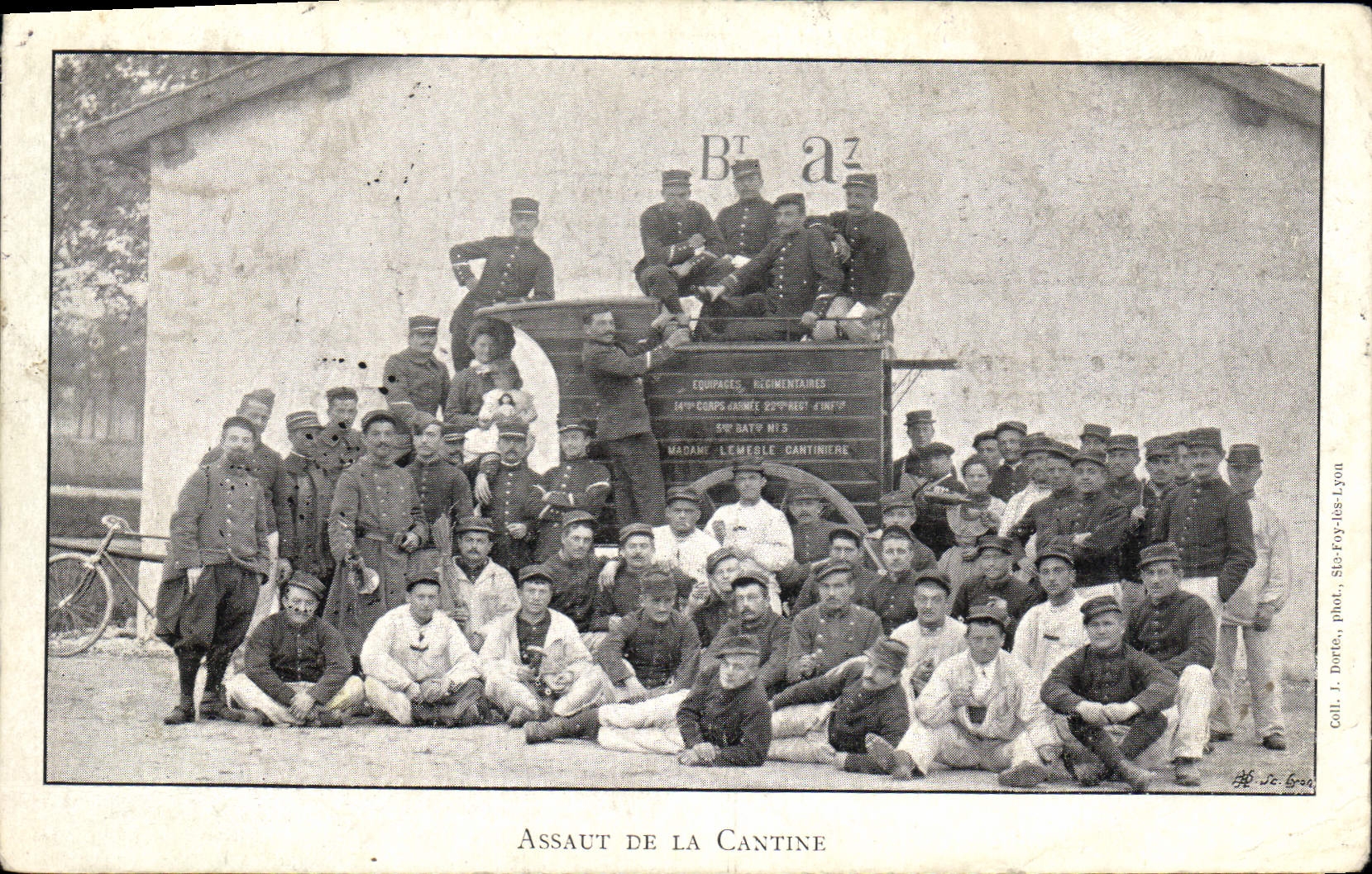 CPA Fantaisie Militaria Assaut de la cantine 