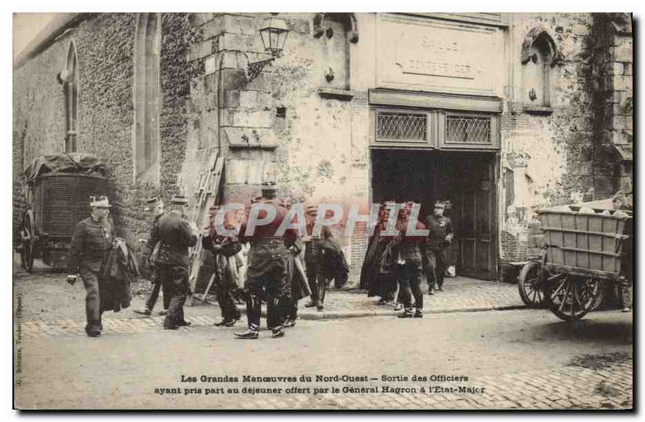 Las Grandes Maniobras del Noroeste — Salida de Oficiales que participaron en el almuerzo ofrecido por el General Hagron al Estado Mayor — G. Borella, Verviers (Bélgica)