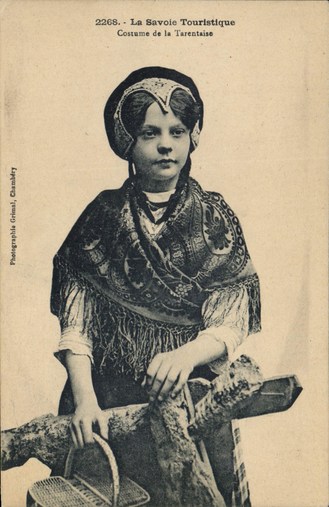 CPA Folklore Savoie Costume de la Tarentaise 