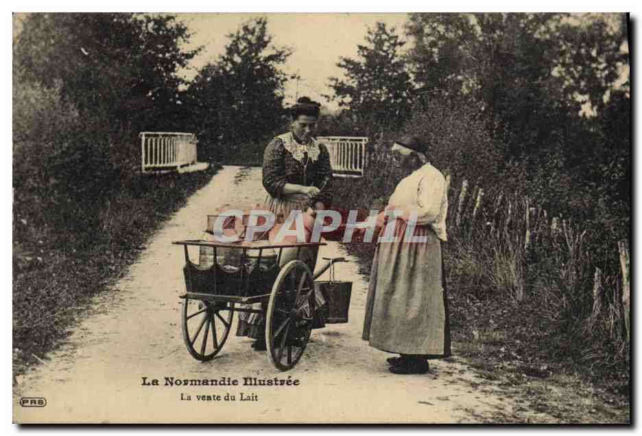 CPA Folklore Normandie La vente du lait TOP