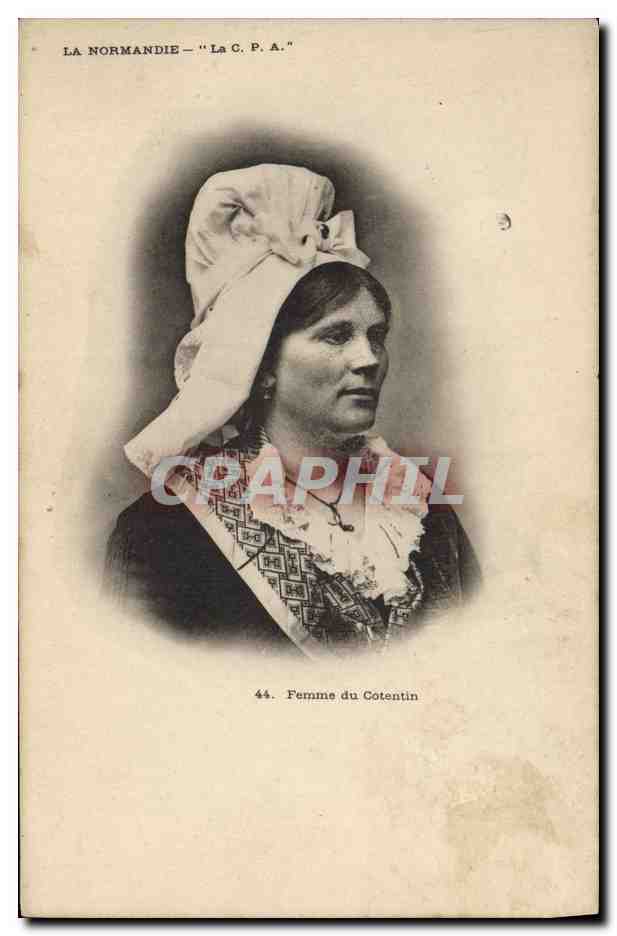 CPA Folklore Normandie Femme du Cotentin