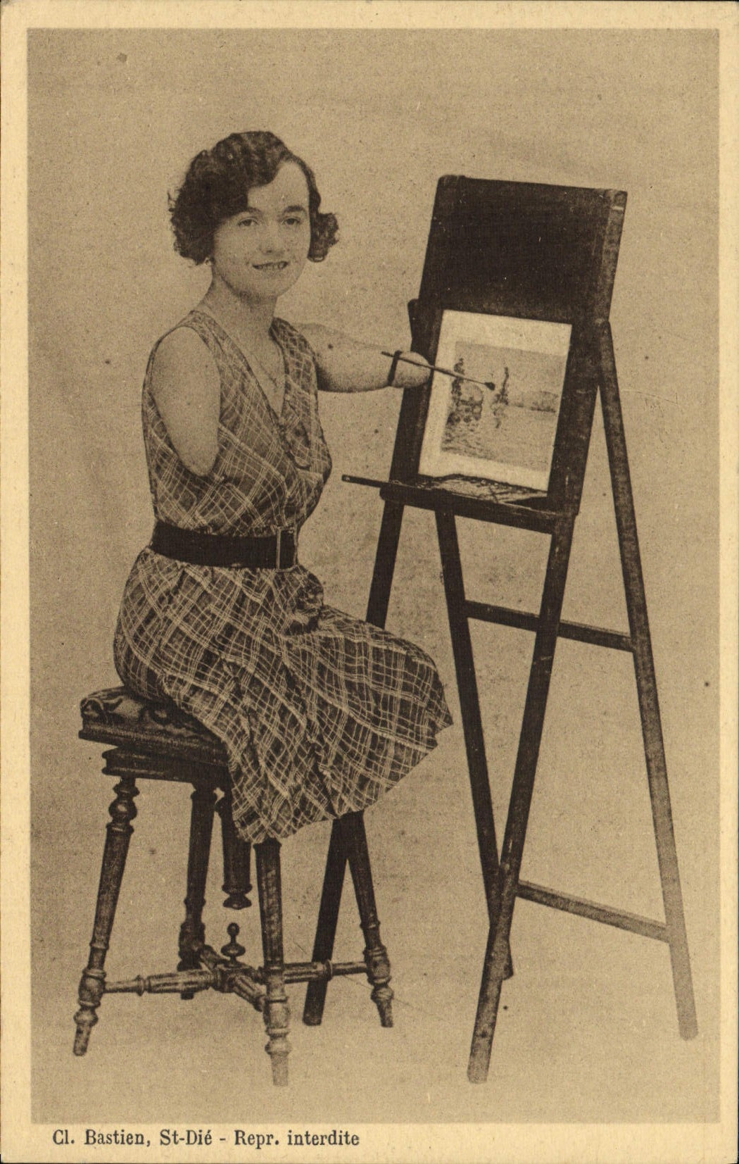 CPA Femme sans bras