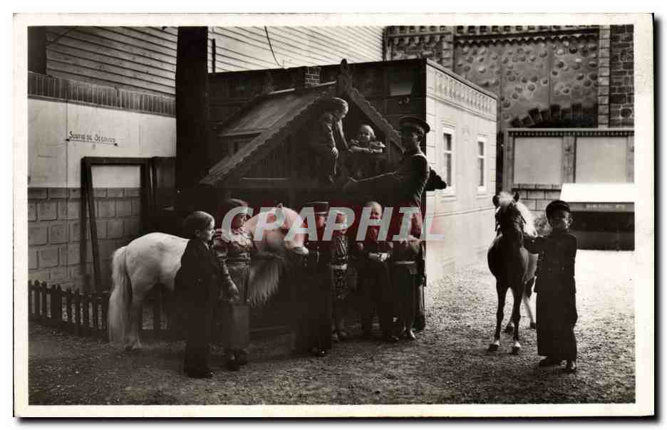 CPA Nain Nains Exposition internationale Paris 1937 Esplanade des Invalides Poney 