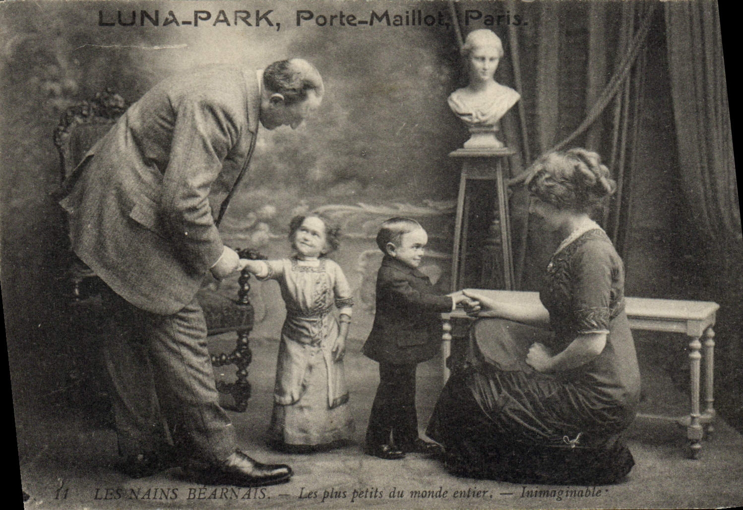 CPA Nain Nains Luna Park Porte Maillot Paris Les nains Bearnais 