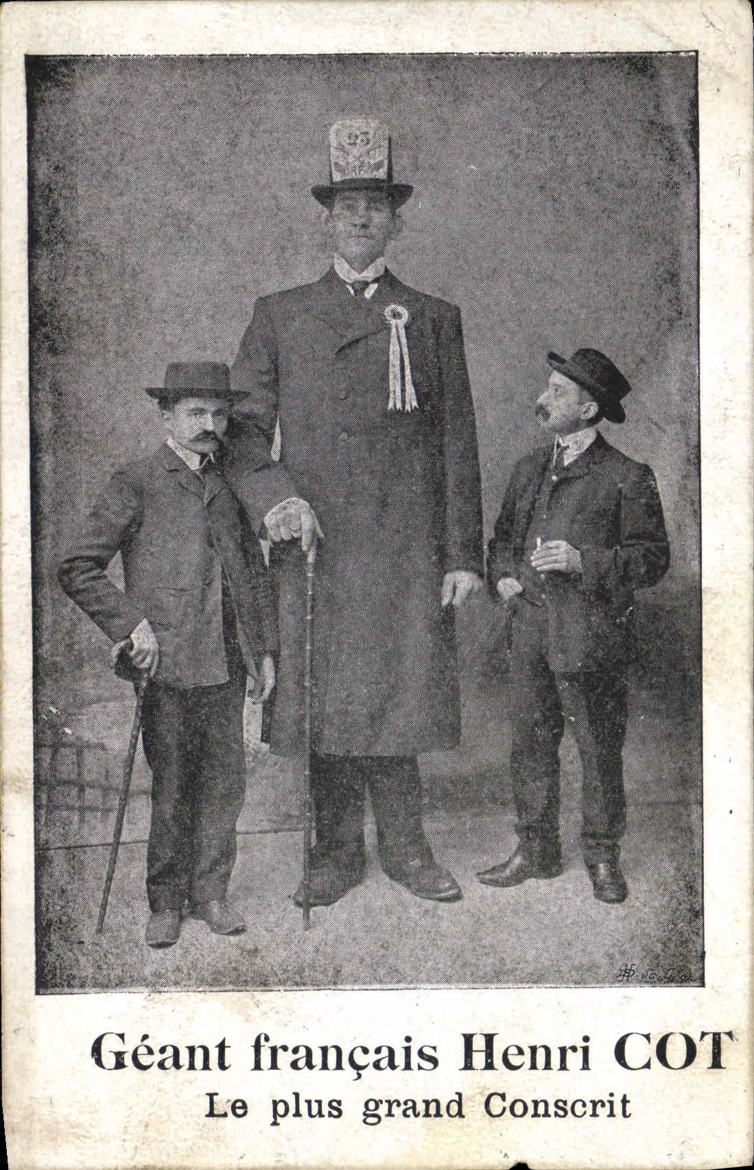 CPA Geant Francais Hugo Cot Le plus grand conscrit Militaria