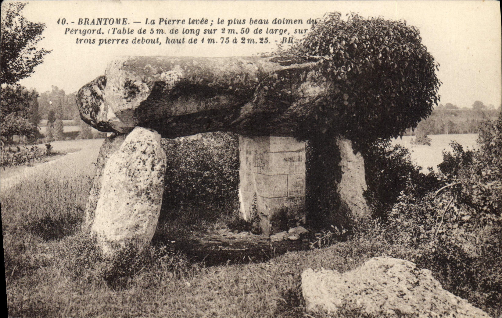 CPA Dolmen Menhir Brantome La pierre levee