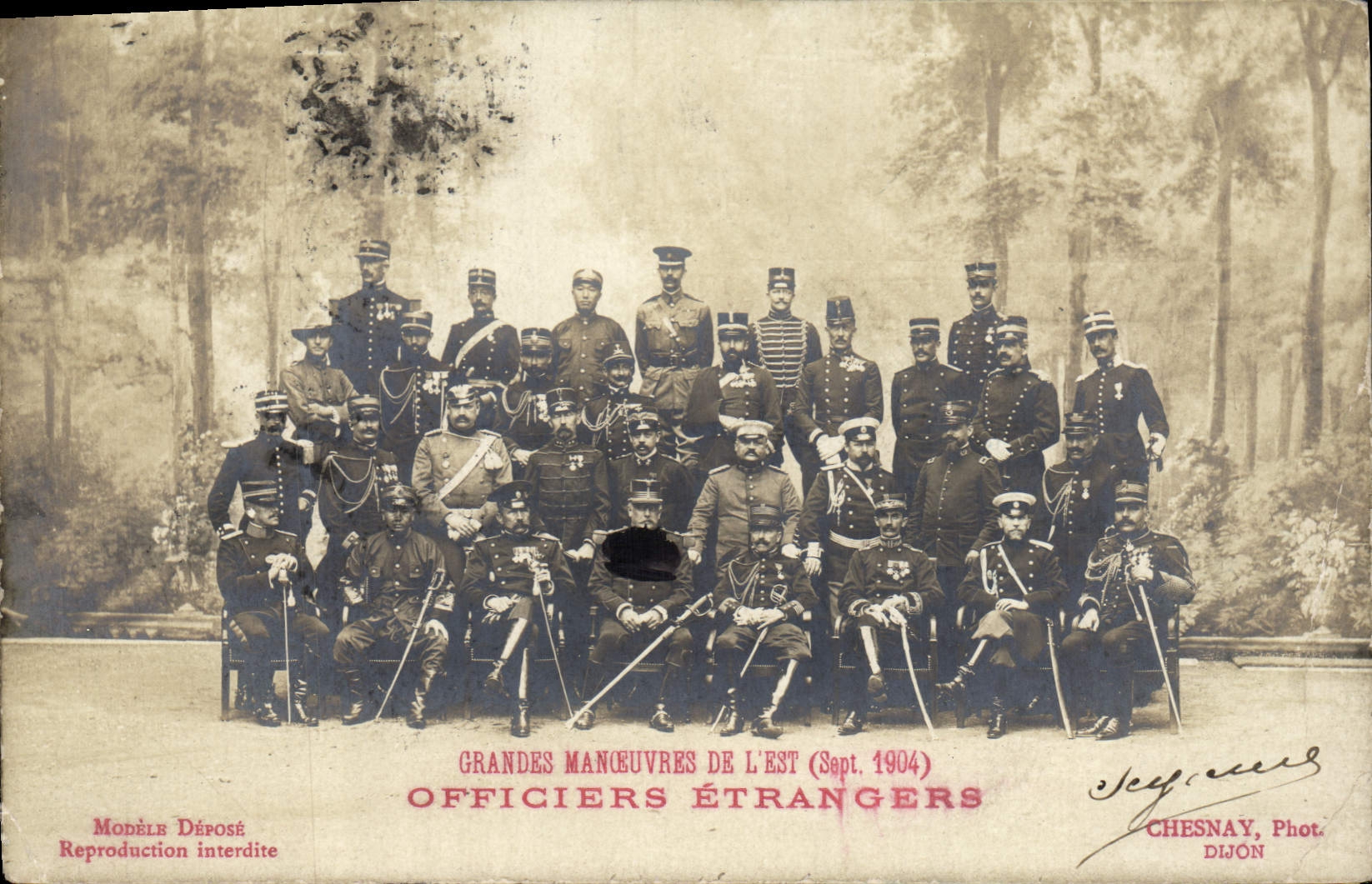CPA Fantaisie Militaria Grandes Manoeuvres de l'Est Sept 1904 Officiers Etrangers