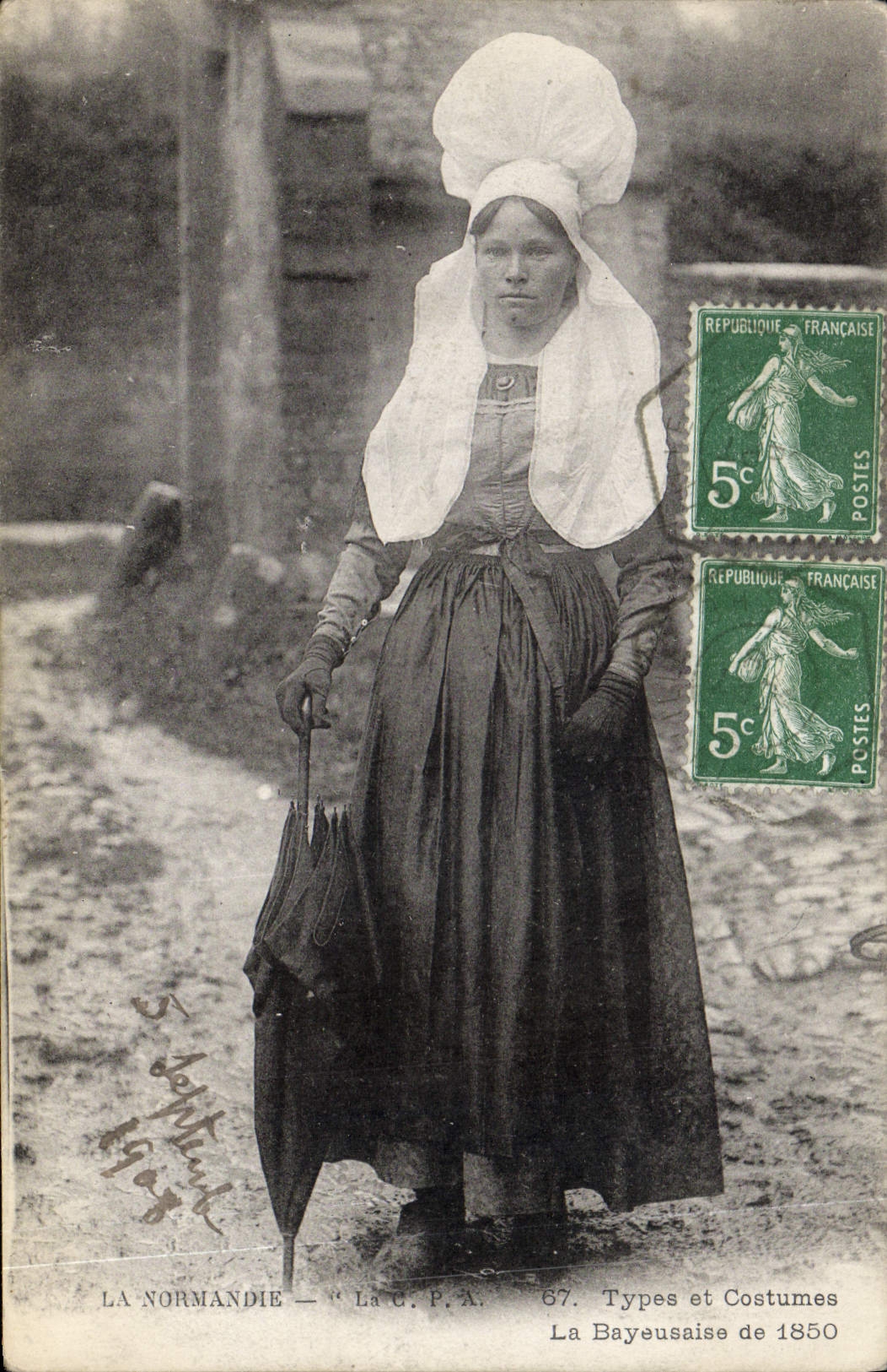 CPA Folklore Normandie La Bayeusaise de 1850 Bayeux 