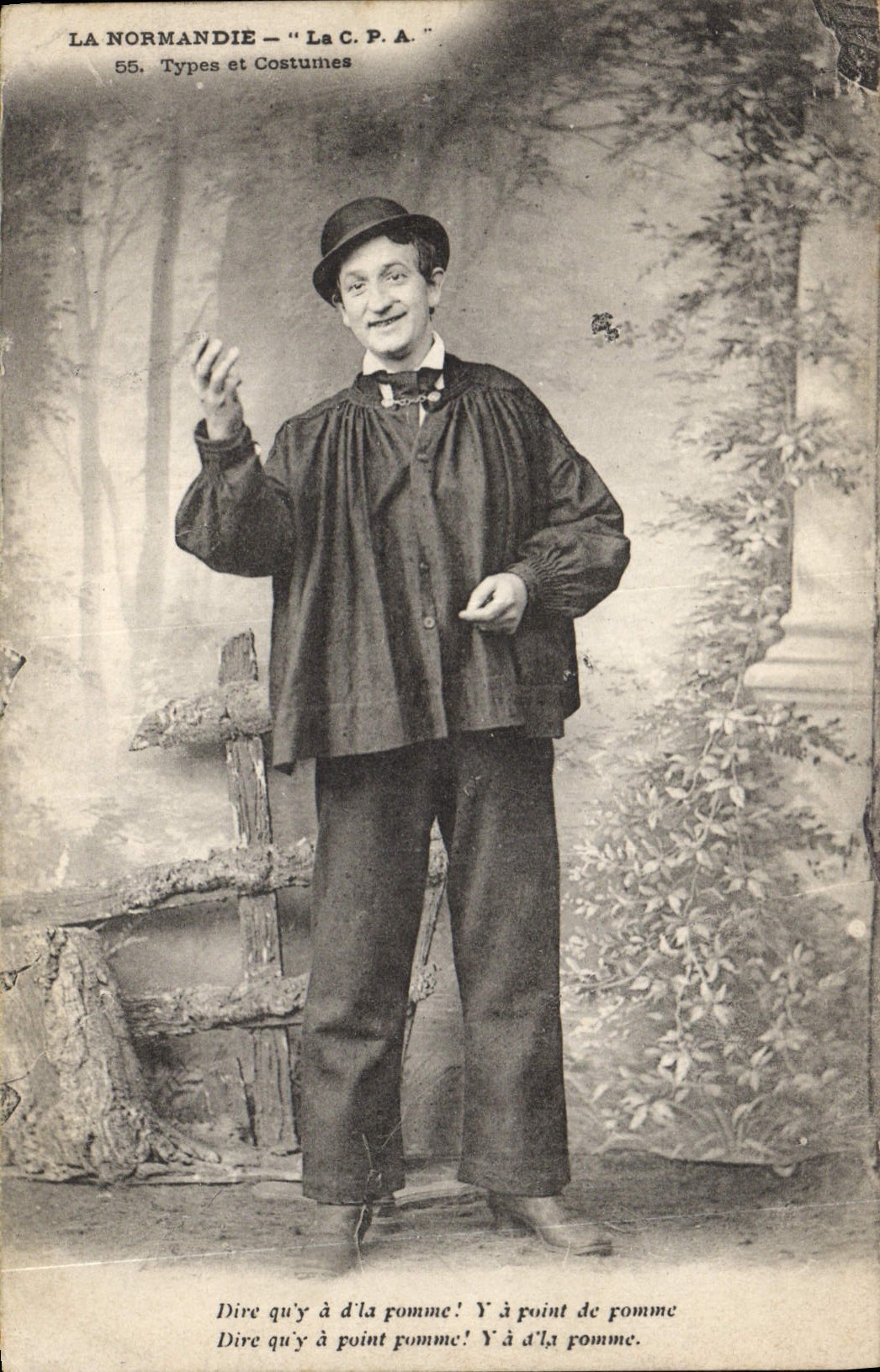 CPA Folklore Normandie Types et costumes 