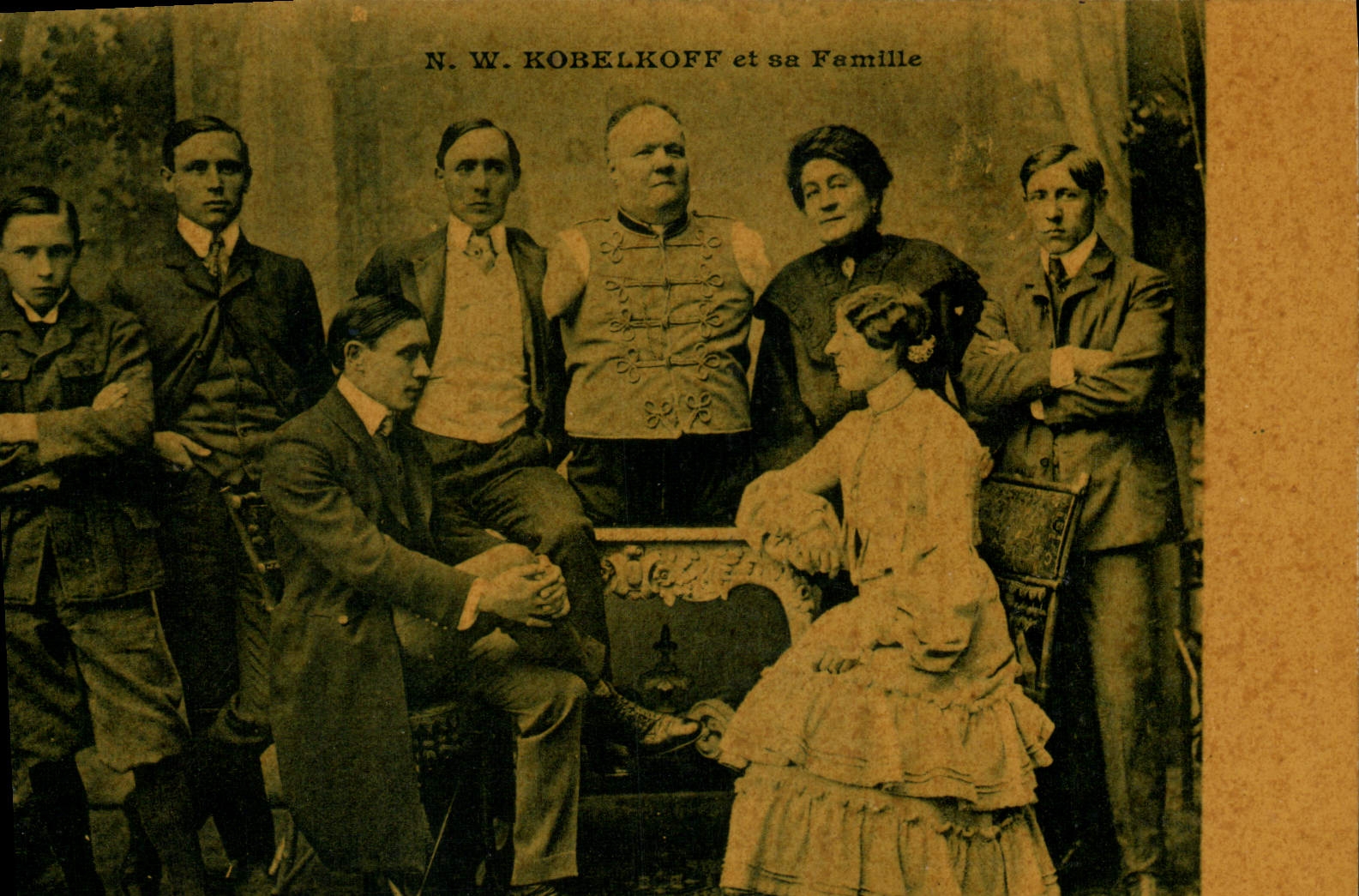 CPA NW Kobelkoff et sa famille ne sans bras ni jambes a Wossnessensk Russie Russia 