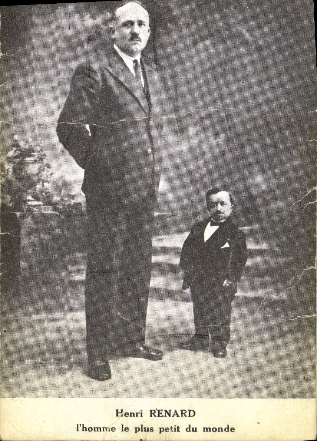 CPA Nain Nains Henri Renard l'homme le plus petit du monde Orleans Loiret 