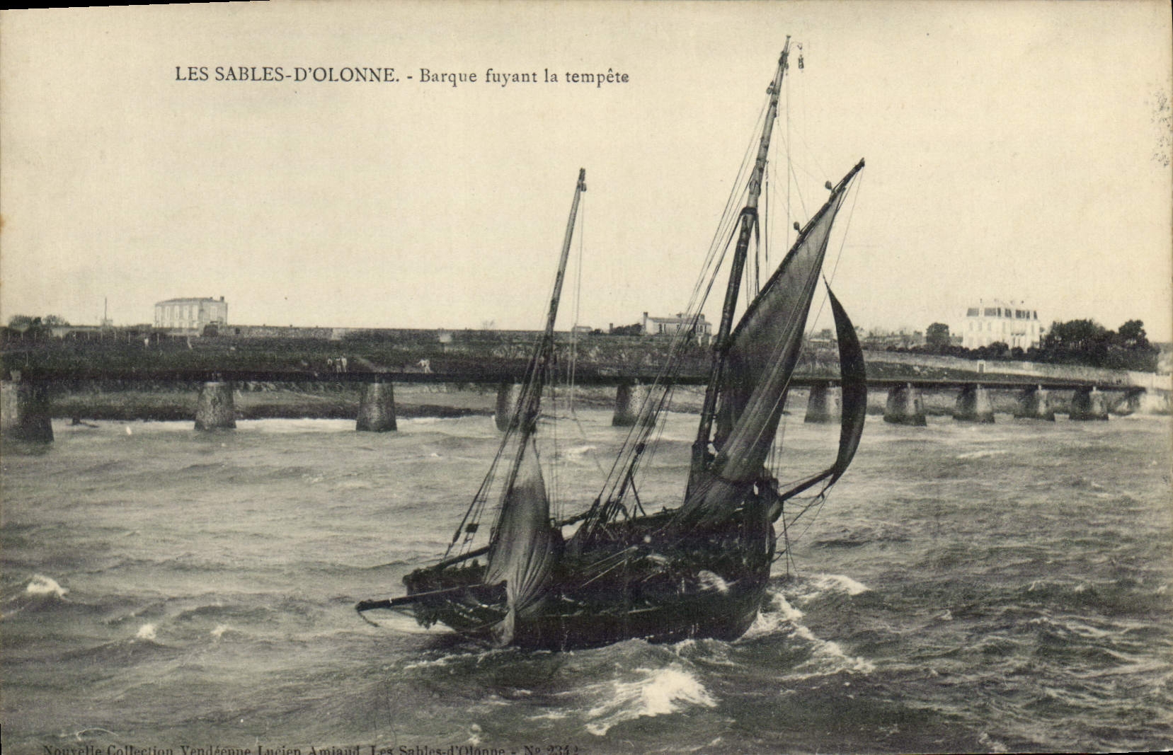Les Sables-d'Olonne — Barque fuyant la tempête — Lucien Amiaud, série N° 234