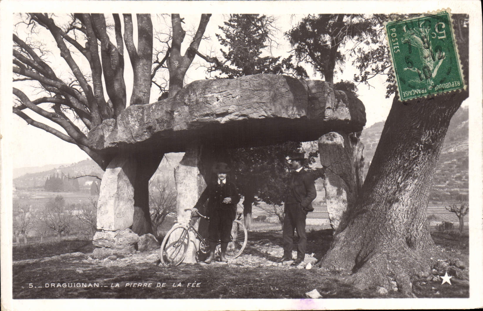 CPA Menhir Dolmen Draguignan La Pierre de la Fee Velo Cycle 