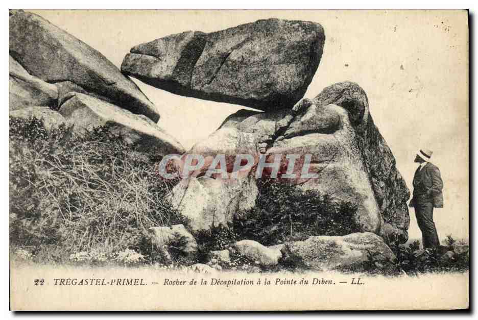 CPA Menhir Dolmen Tregastel Primel Rocher de la Decapitation a la pointe du Diben 