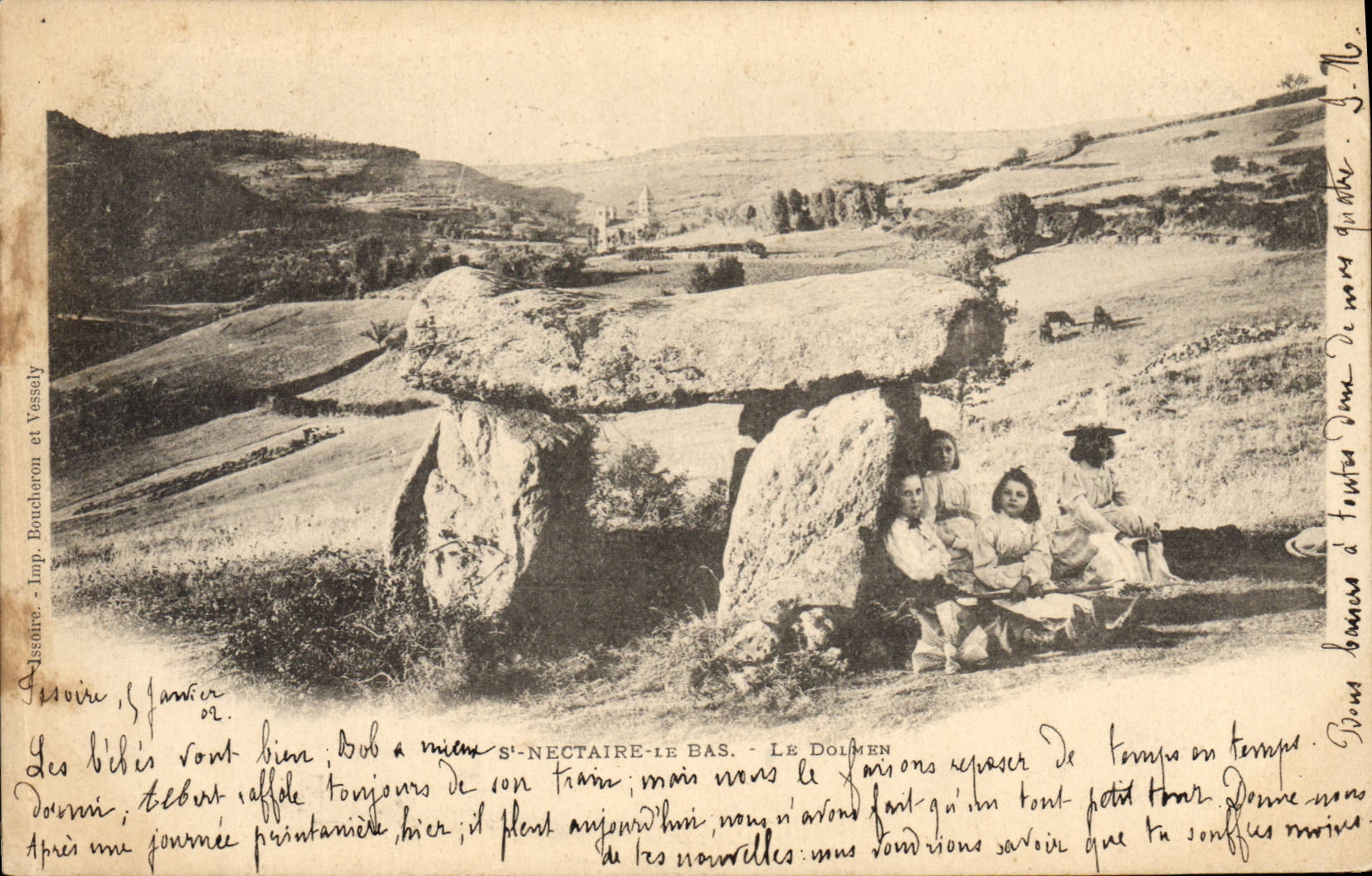 CPA Menhir Dolmen St Nectaire le Bas Enfants 