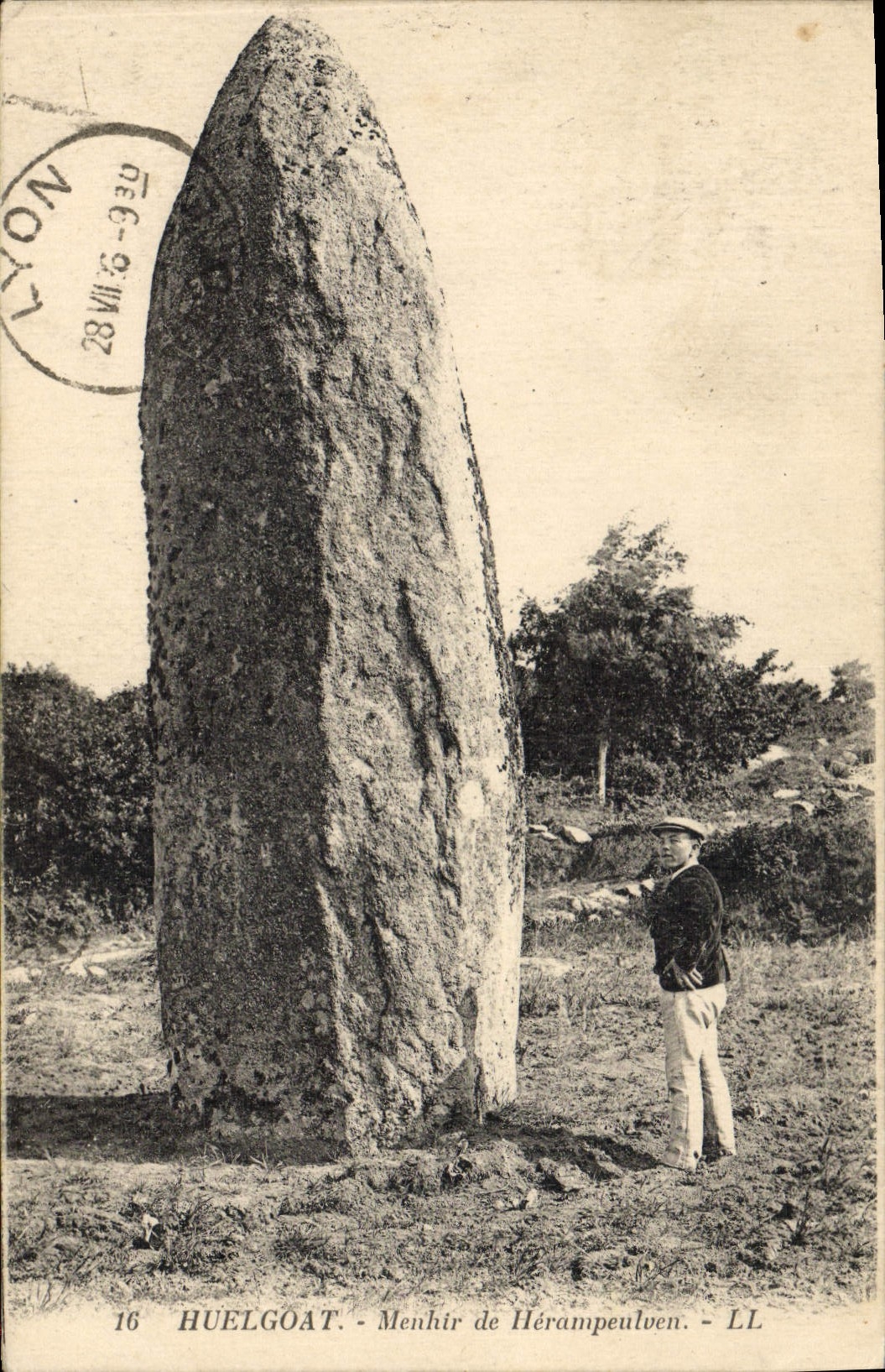 CPA Menhir Dolmen Huelgoat Menhir de Herampeulven 