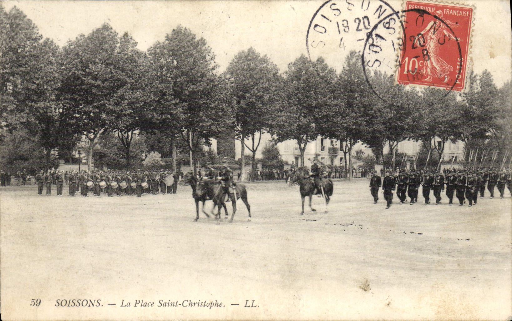 CPA Militaria Soissons La place Saint Christophe 