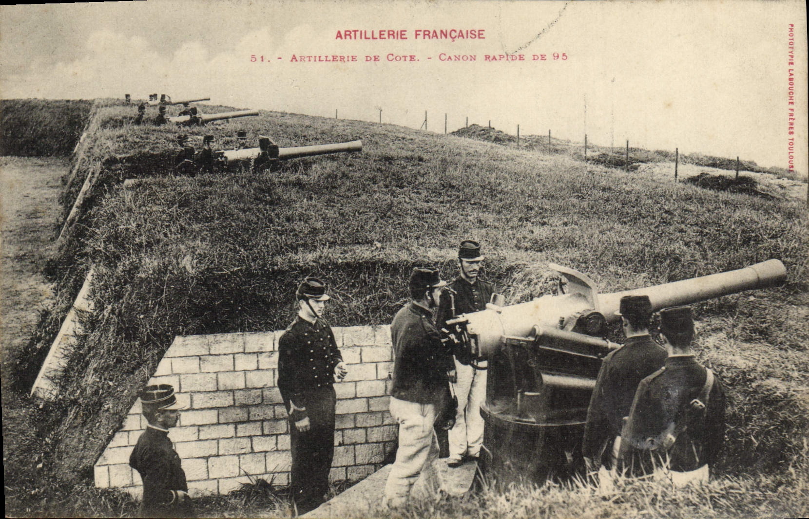 CPA Militaria Artillerie de Cote canon rapide de 95