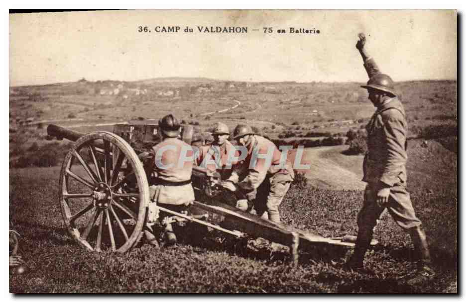 CPA Militaria Camp de Valdahon 75 en batterie 