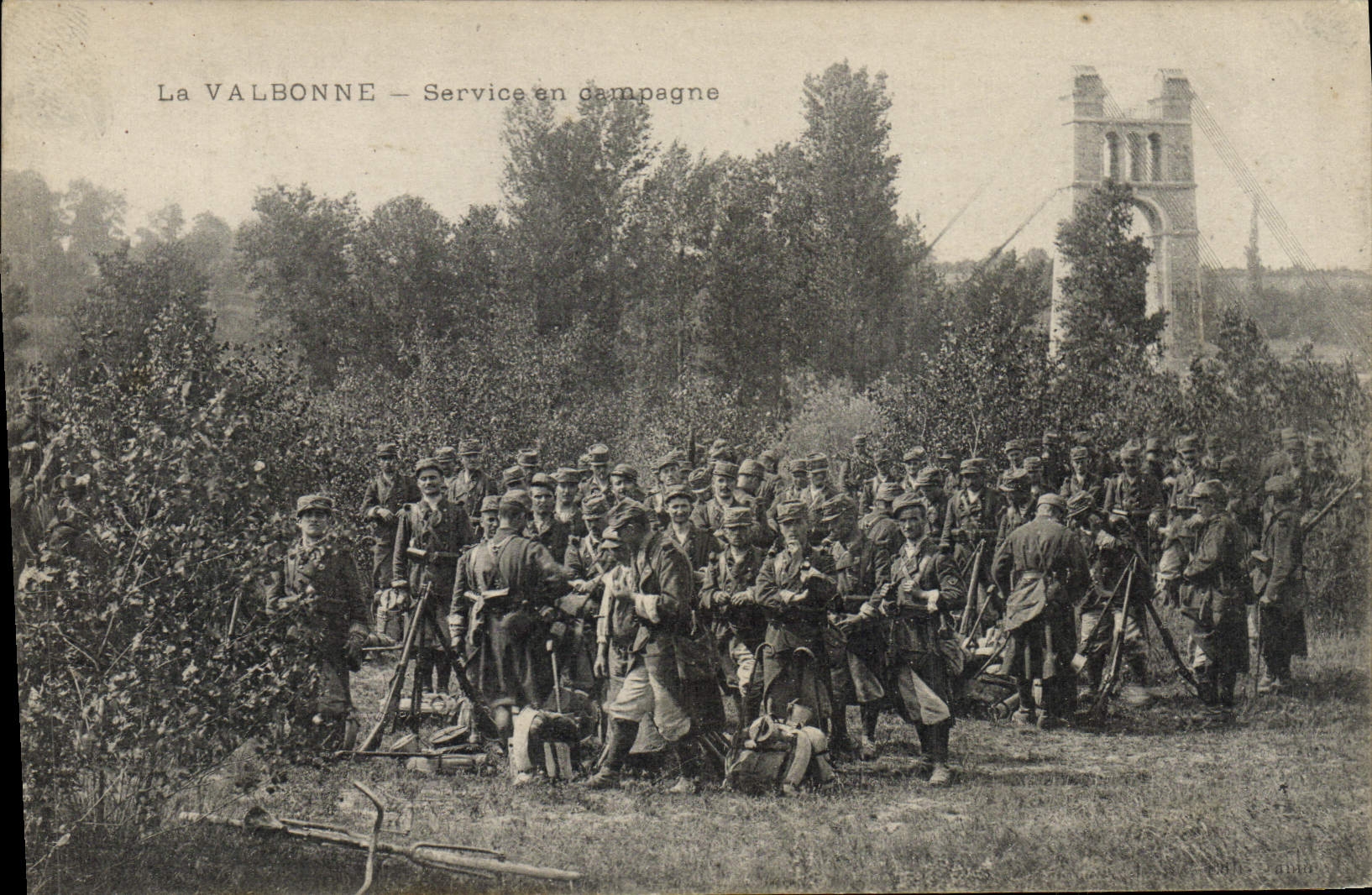 CPA Militaria la Valbonne Service en campagne 