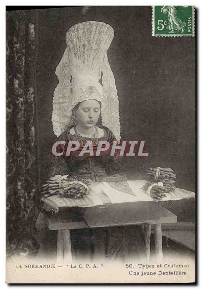 CPA Folklore Normandie Une jeune dentelliere 