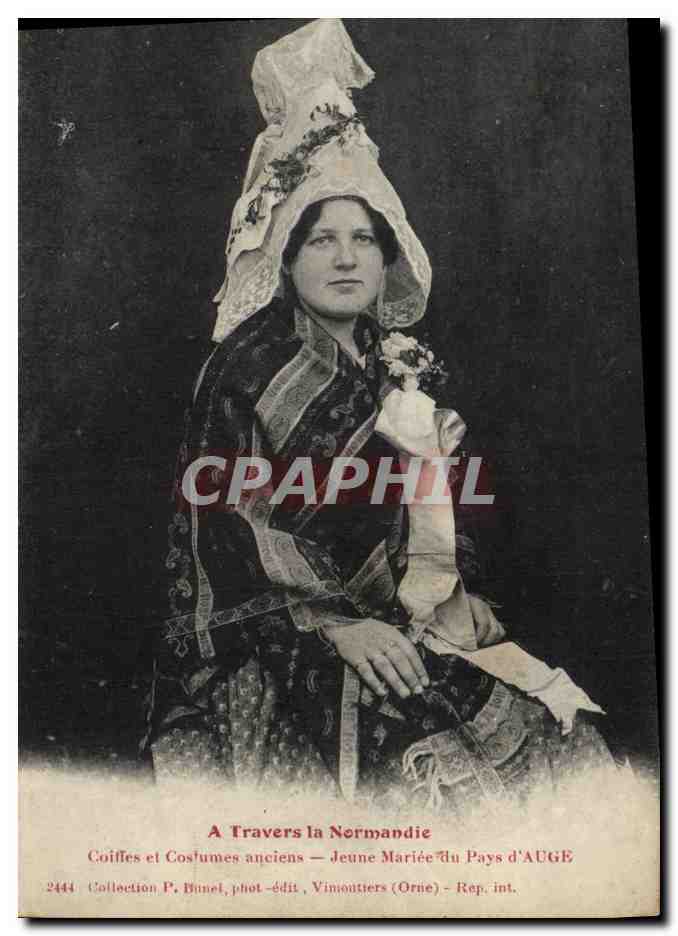 CPA Folklore Normandie Jeune mariee du pays d'Auge 