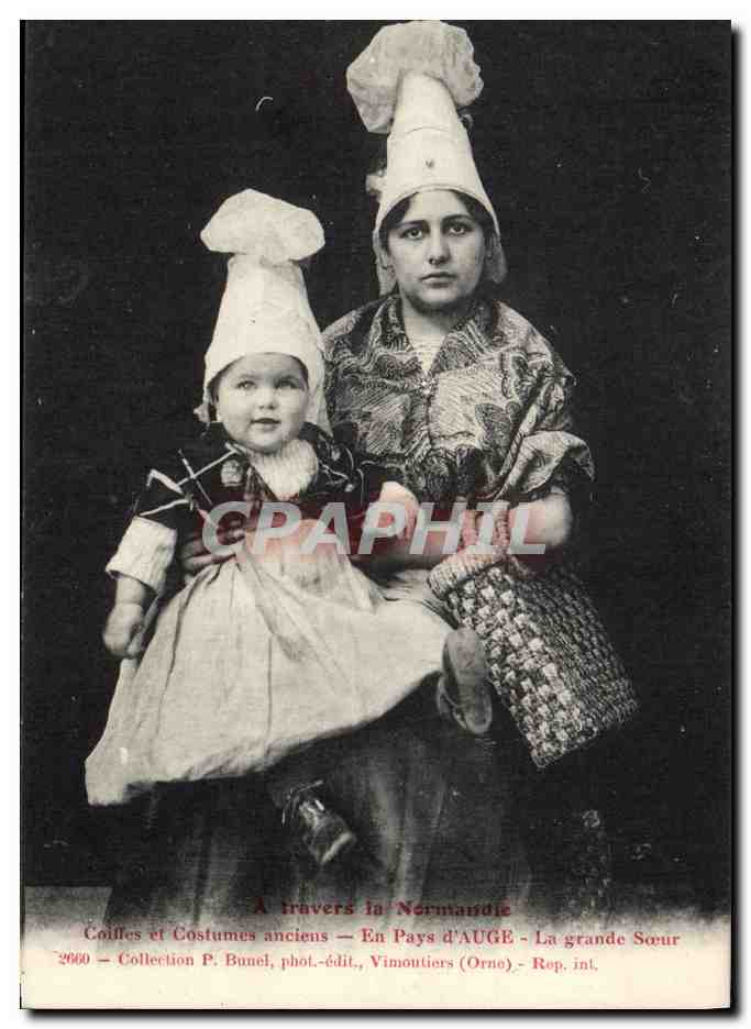 CPA Folklore Normandie En pays d'Auge La grande soeur 
