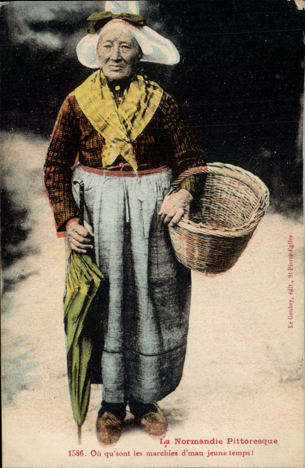 CPA Folklore Normandie Femme