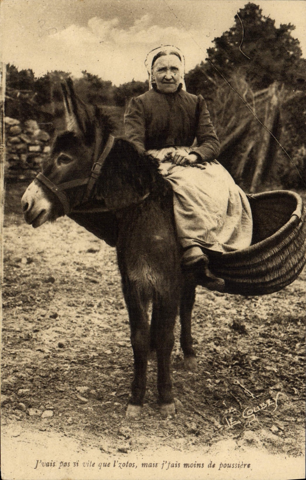 CPA Folklore Normandie Femme Ane Mule 