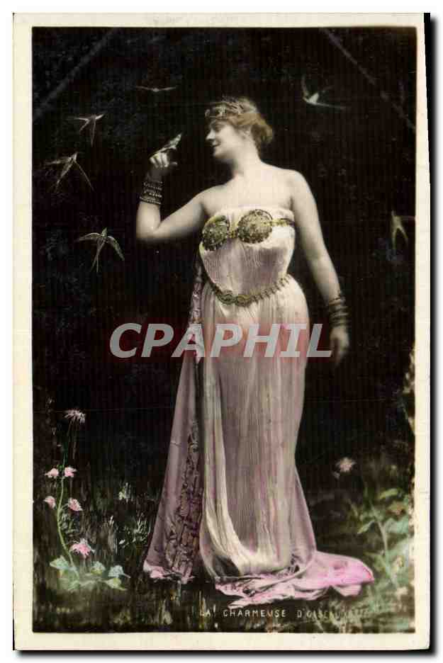 La Charmense d'Ascagne — Sujet : femme en robe orientale entourée d'oiseaux — éditeur : La Charmense d'Ascagne