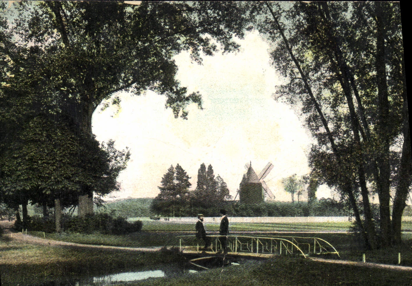CPA Moulin a vent Paris Bois de Boulogne Derriere le moulin de Longchamp 