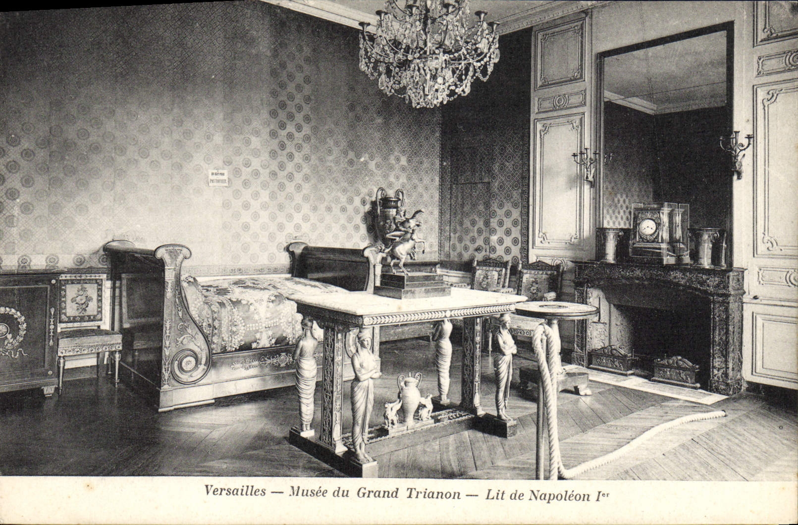 CPA Napoleon 1er Versailles Musee du Grand Trianon Lit de Napoleon 1er