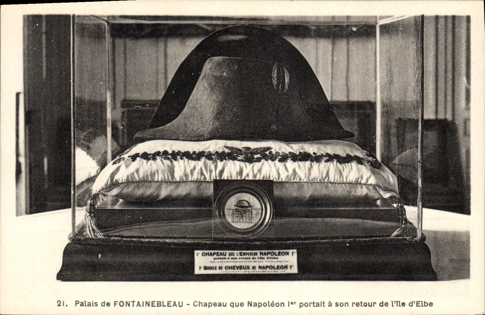 CPA Napoleon 1er Palais de Fontainebleau Chapeau Ile d'Elbe 