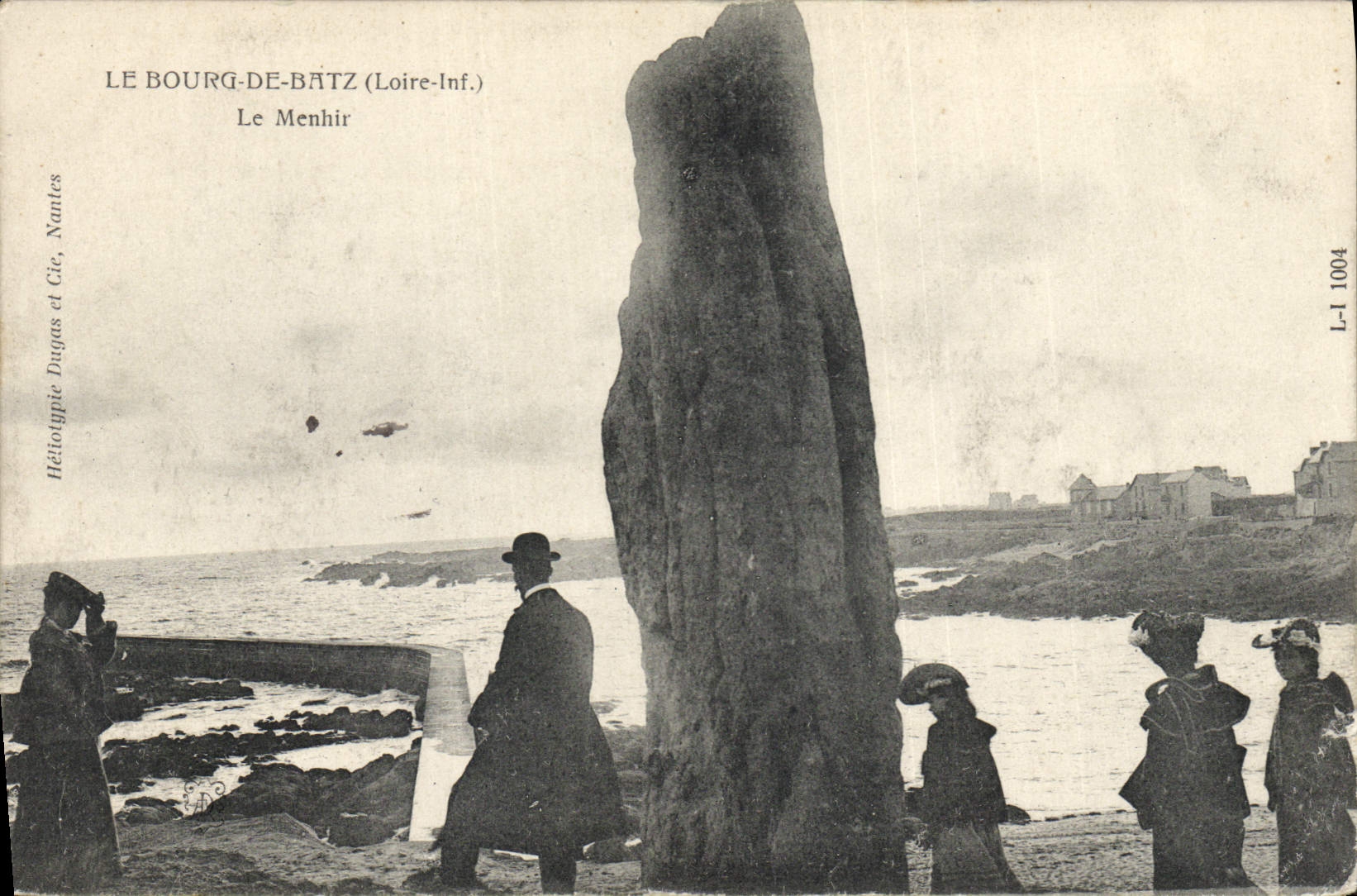 CPA Dolmen Menhir Le Bourg de Batz Le menhir 