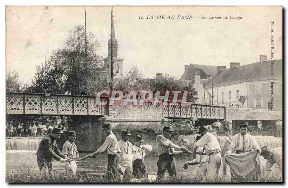 CPA Militaria La vie au camp En corvee de lavage 