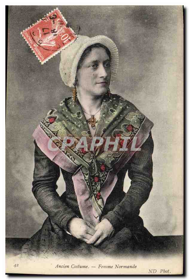 CPA Folklore Normandie Femme Normande 