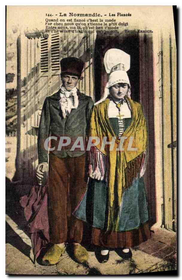 CPA Folklore Normandie Les fiances 