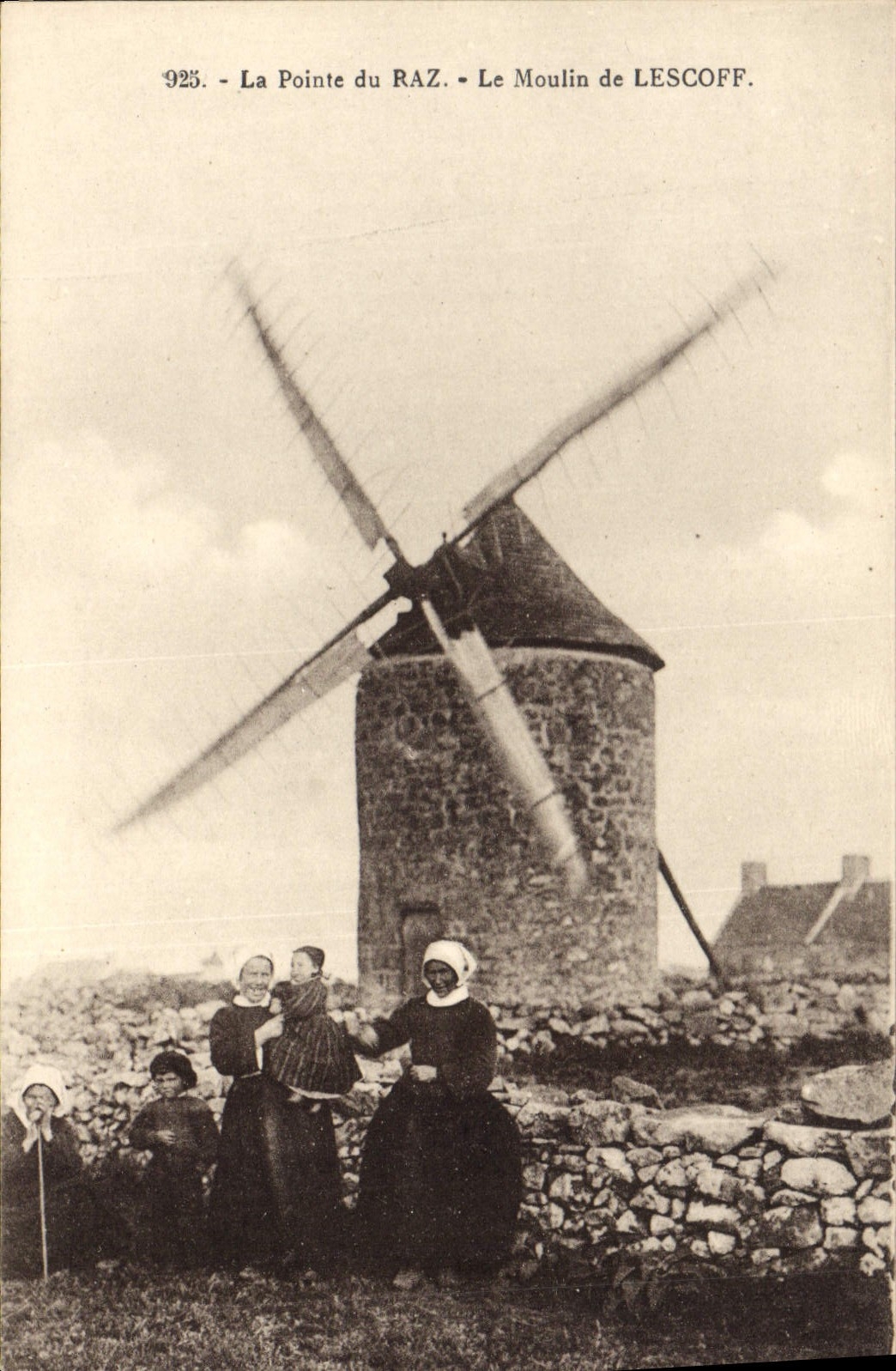 La Pointe du RAZ - Le Moulin de LESCOFF — CPA n°925, éditeur Anglédé