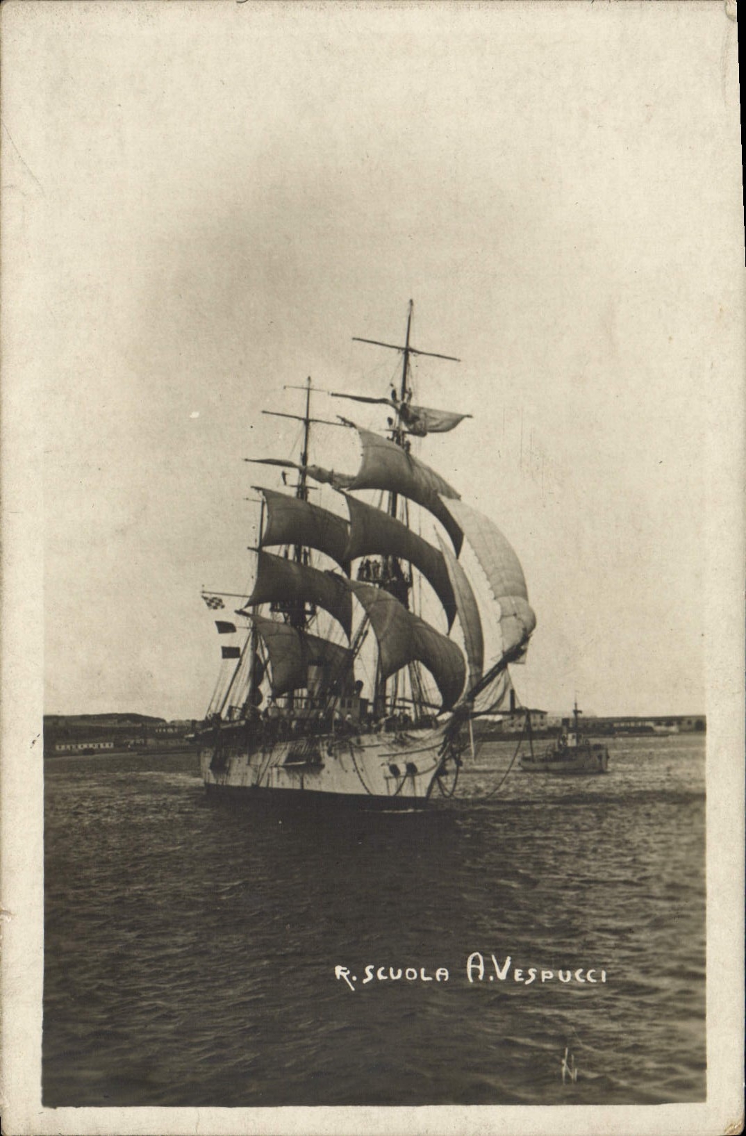 R. Scuola A. Vespucci — Segelschiff im Hafen — Cartolineria Navale Ugo Pucci, Spezia