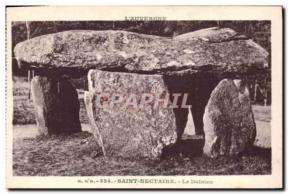 CPA Dolmen Menhir Saint Nectaire Le dolmen Auvergne 