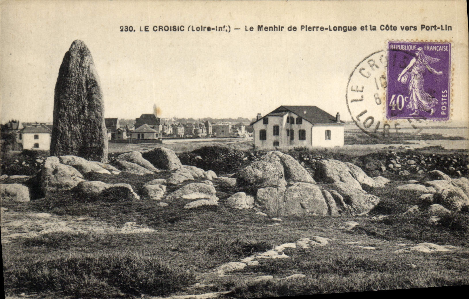 CPA Dolmen Menhir Le Croisic Le menhir de Pierre longue et la cote vers Port Lin 