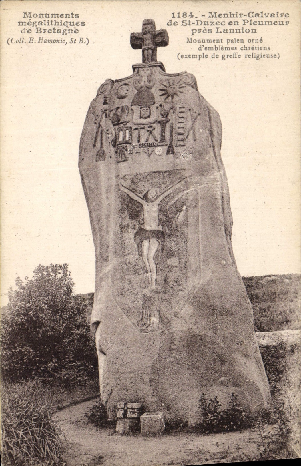 CPA Dolmen Menhir calvaire de St Duzec en Pleumeur pres Lannion 