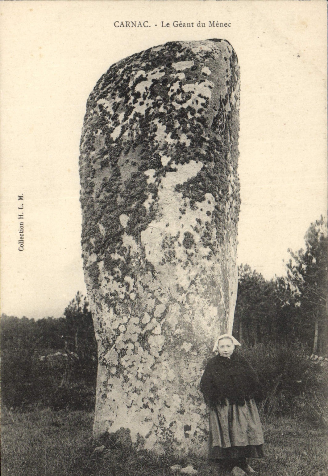 CPA Dolmen Menhir Carnac Le geant du Menec Enfant Folklore