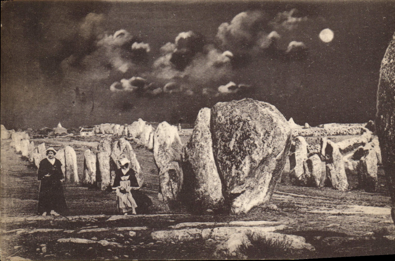 CPA Dolmen Menhir Carnac Les alignements du Menec au clair de lune
