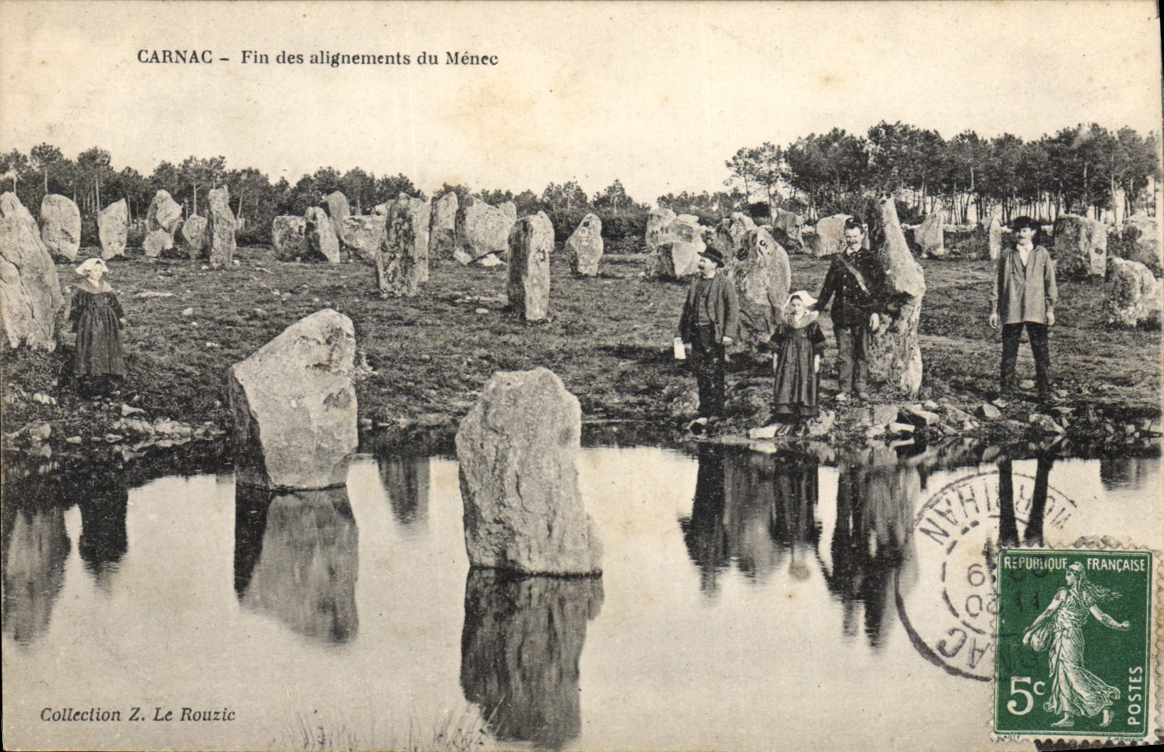 CPA Dolmen Menhir Carnac Fin des alignements du Menec Folklore